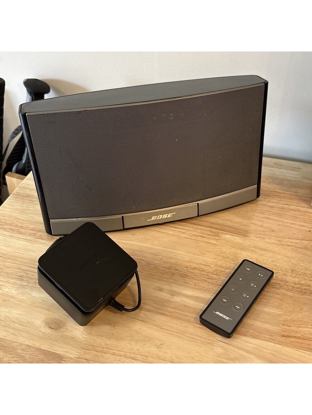 Bose SoundDock N123 Portable Digital Music System Speaker w Remote & Charger